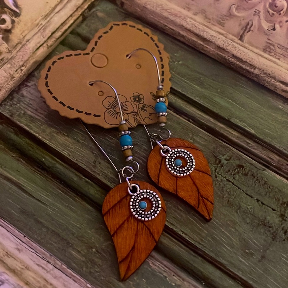 NWOT Wood and faux turquoise leaf earrings